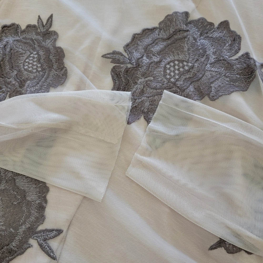 LOGO‎ Lavish Top M Beige Floral Embroidered Mesh Overlay Boho Artsy Cottagecore - Picture 9 of 16